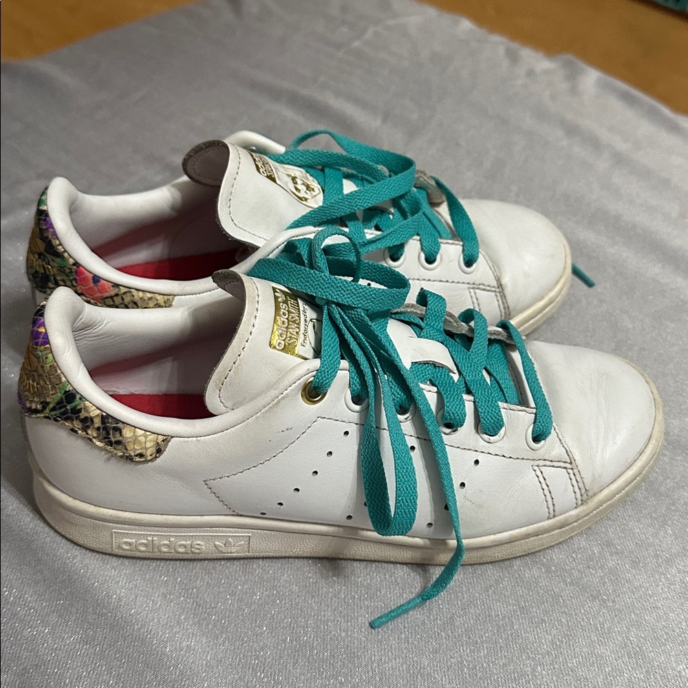 🚨DEAL🚨Adidas Stan Smith White and Teal Sneakers size 6